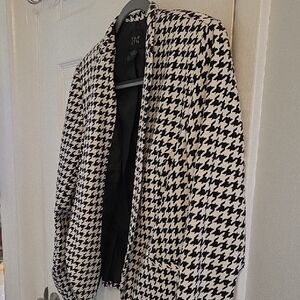 Chic Houndstooth Blouse - Black and White